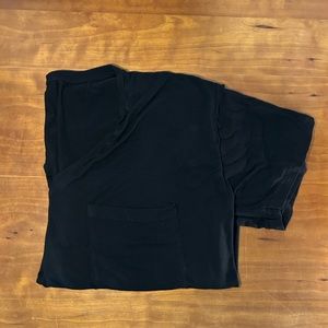 Women’s Relaxed V-Neck in Midnight (black)